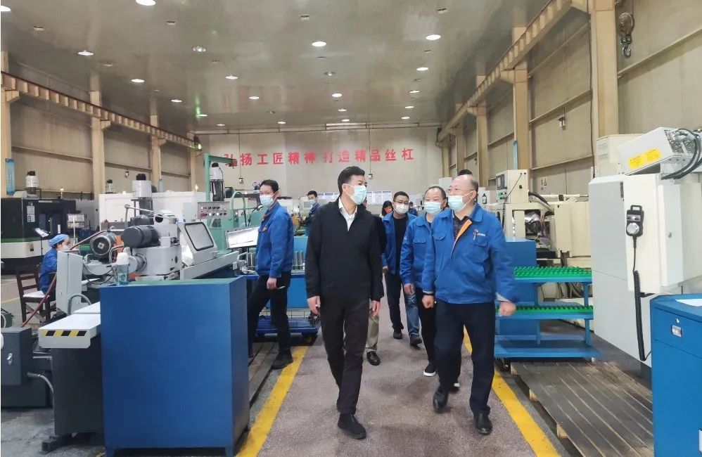 嚴(yán)鑒鉑：解放思想 主動(dòng)作為 思變應(yīng)變